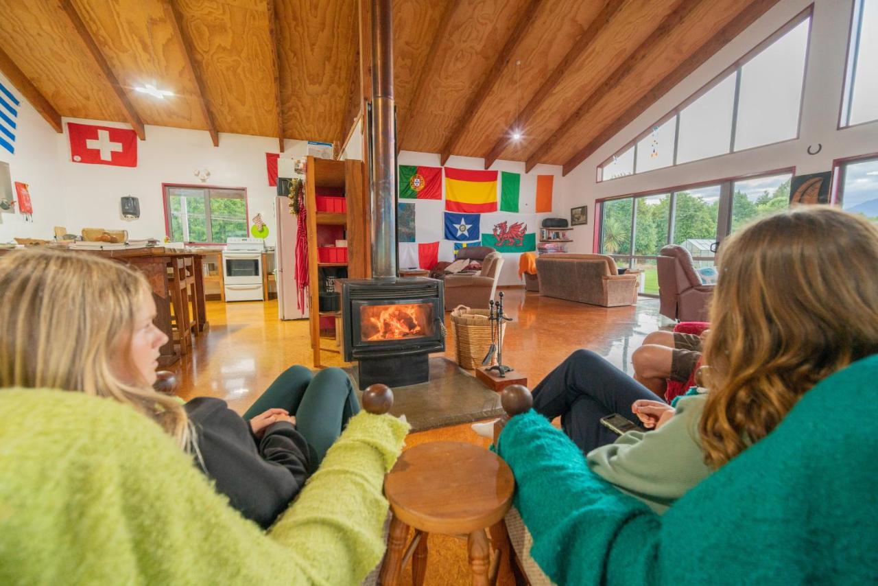 Bob & Maxines Backpackers Hostel Te Anau Exterior foto