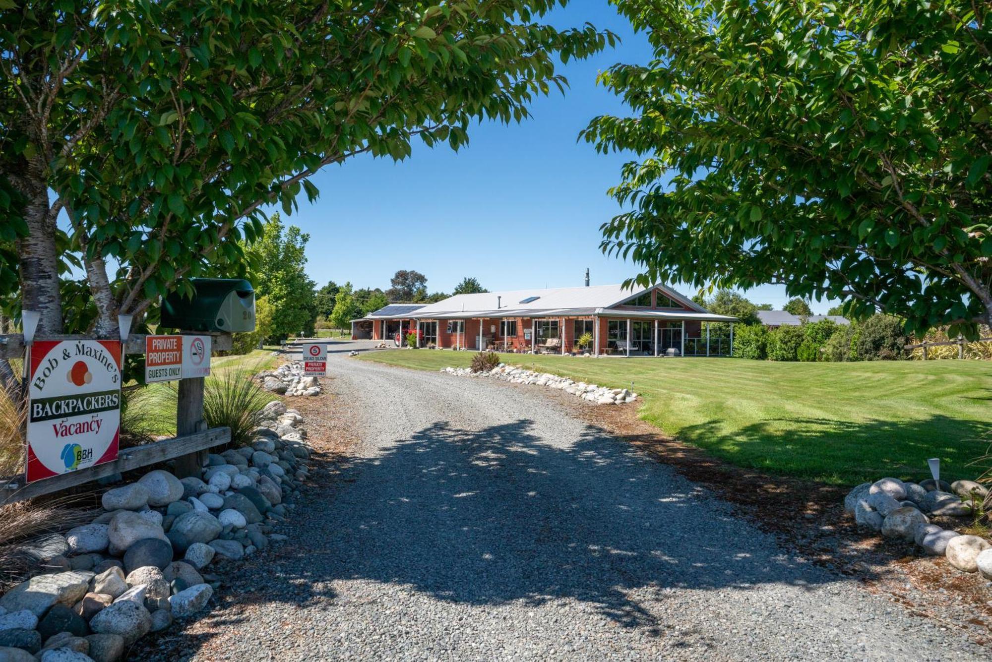 Bob & Maxines Backpackers Hostel Te Anau Exterior foto