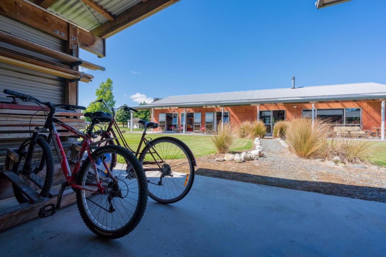 Bob & Maxines Backpackers Hostel Te Anau Exterior foto